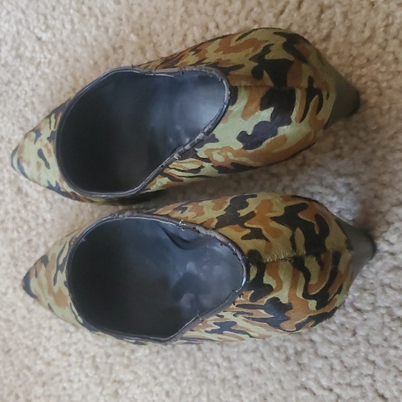 Camouflage print, pony hair pumps - Picture 5 of 6